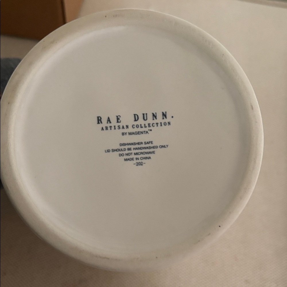 RD SALE! NWOT- Rae Dunn (Queen Bee) Artisan Collection Ceramic Jar - Picture 5 of 5
